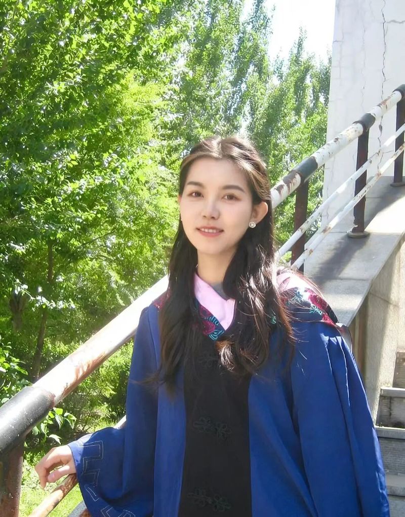 王梓宁  
22级高等教育学专业
博士就读于华东师范大学高等教育学专业
所获荣誉奖项：
研究生国家奖学金；
特等学业奖学金等
寄语：愿你们步履坚定、一往无前，终能得偿所愿！